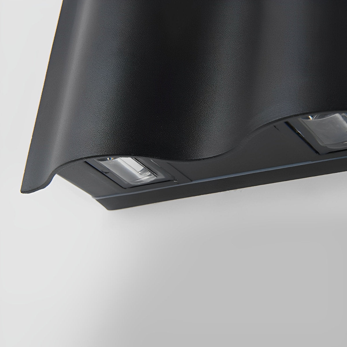 Modern Wave Outdoor Wall Lamp – Elegant Illumination for Your Patio 4
