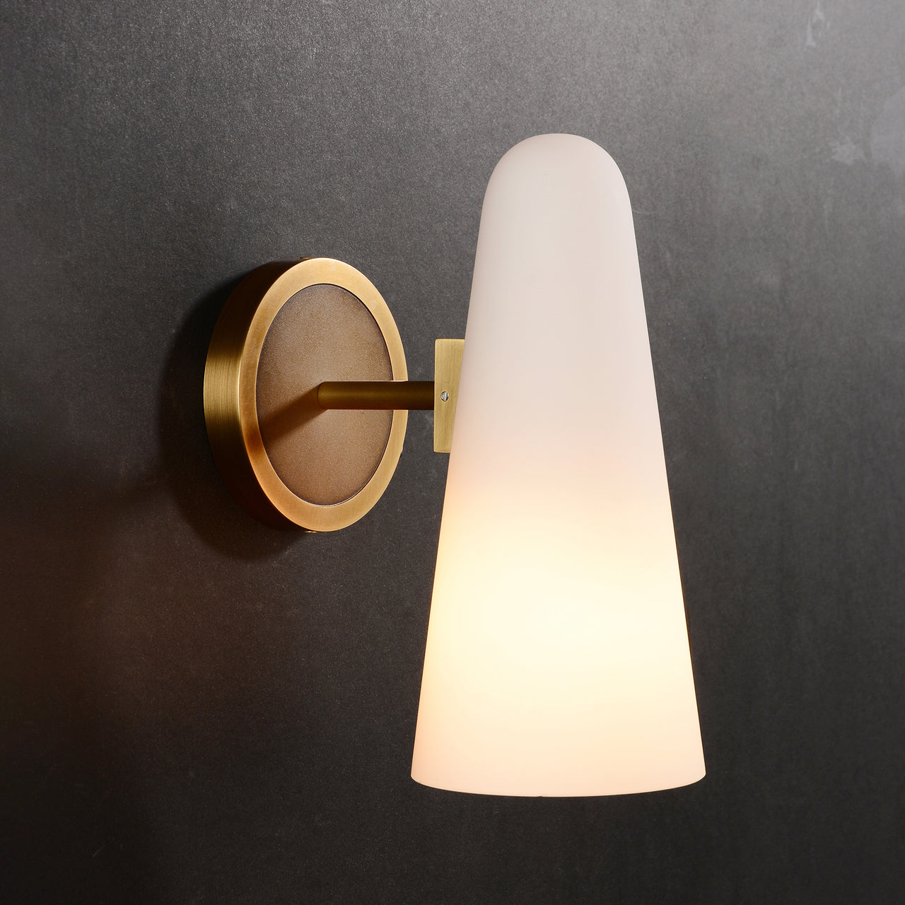 Montfaucon Wall Lamp – Timeless Elegance for Cozy Spaces 6