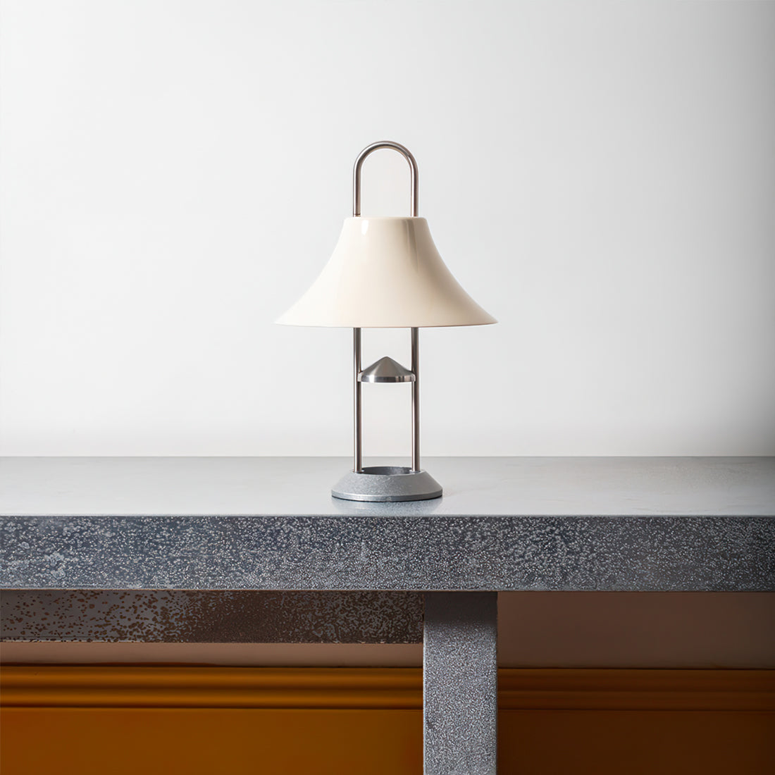 Mousqueton Table Lamp – Stylish Cordless Illumination for Any Setting 2