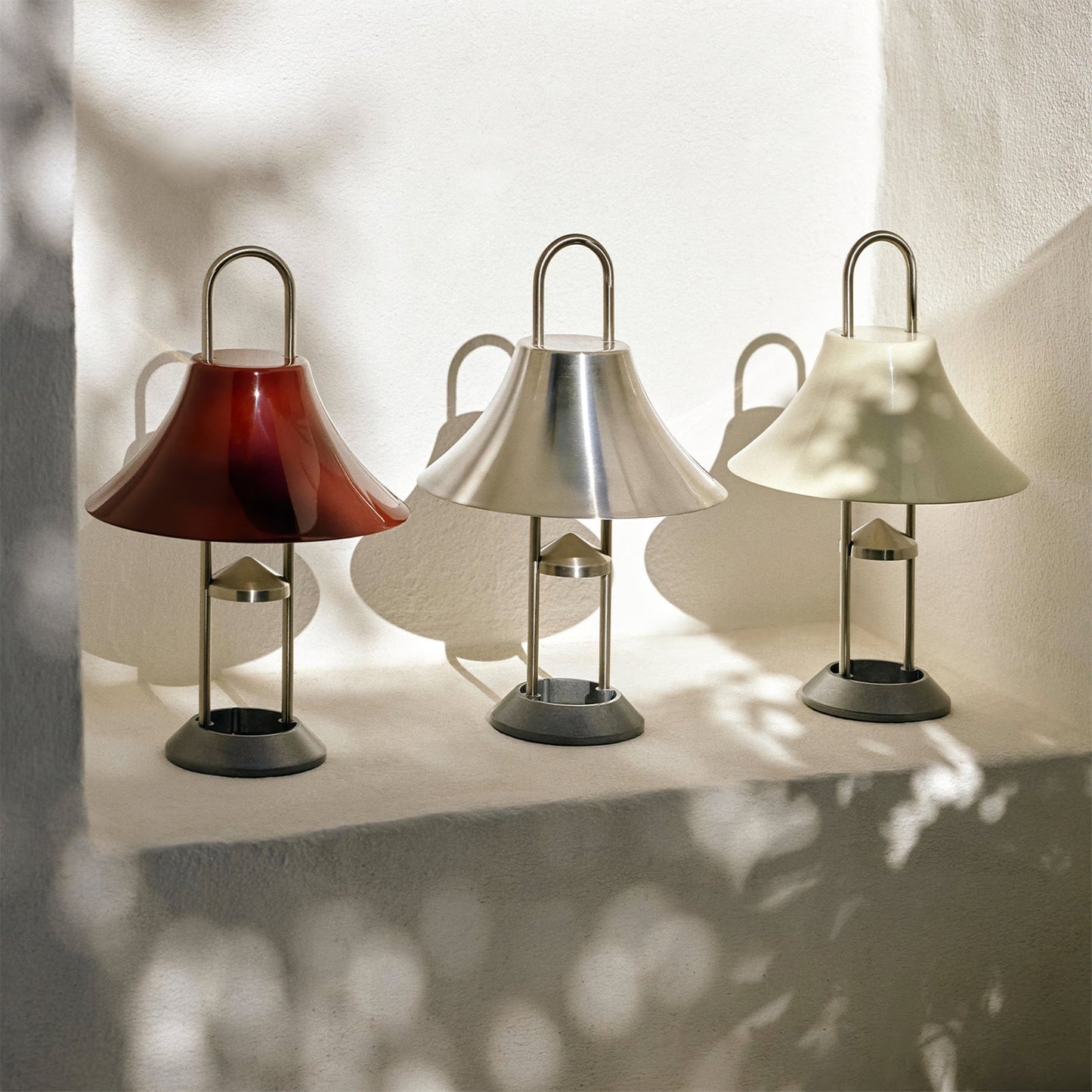 Mousqueton Table Lamp – Stylish Cordless Illumination for Any Setting 4