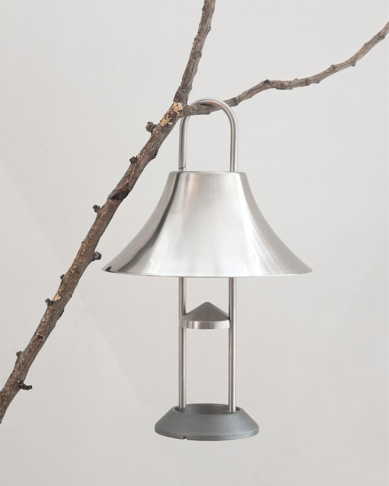 Mousqueton Table Lamp – Stylish Cordless Illumination for Any Setting 5
