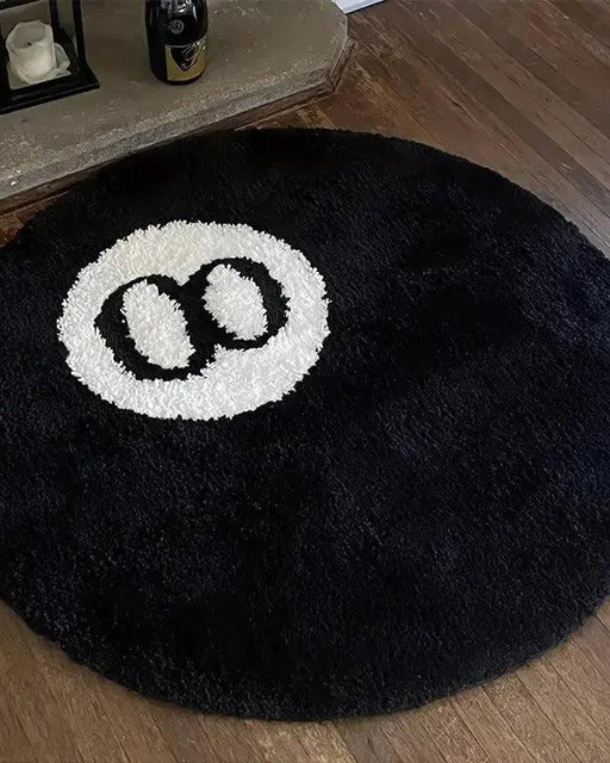 Noire Eight Carpet – Plush Round Design for Modern Elegance 2
