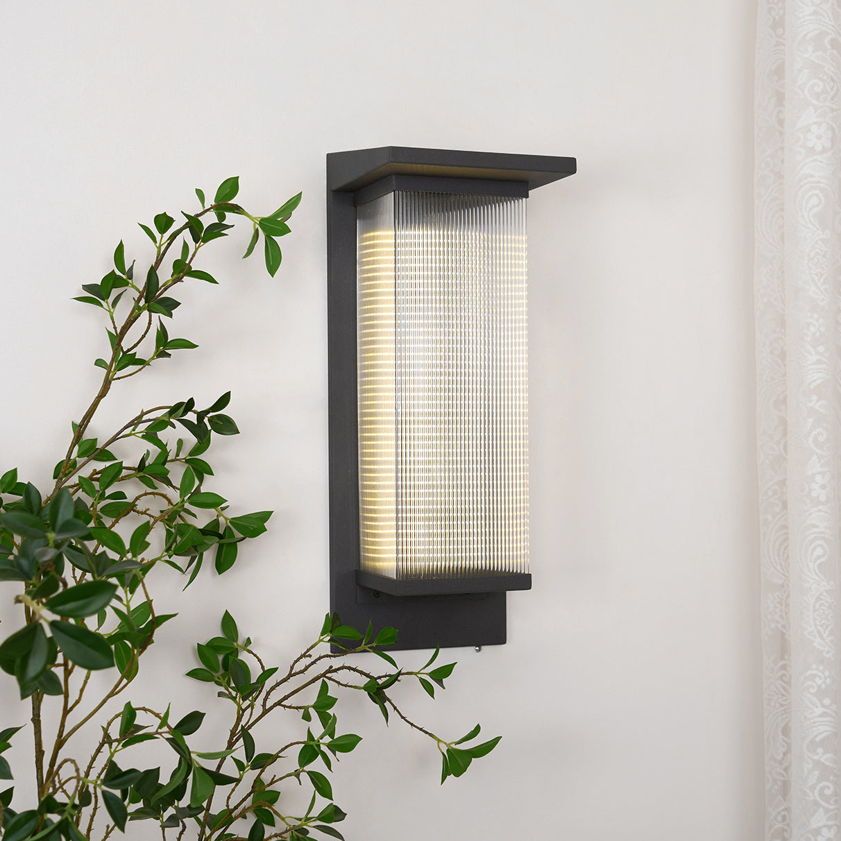 Oleron Outdoor Wall Light – Minimalist Design for Elegant Spaces 2