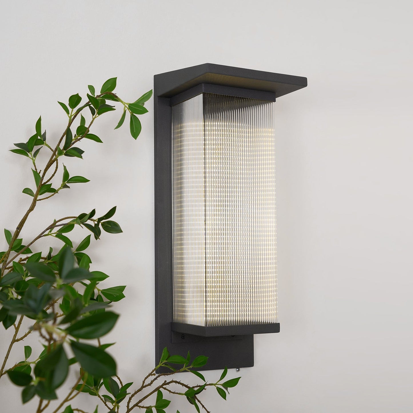 Oleron Outdoor Wall Light – Minimalist Design for Elegant Spaces 3