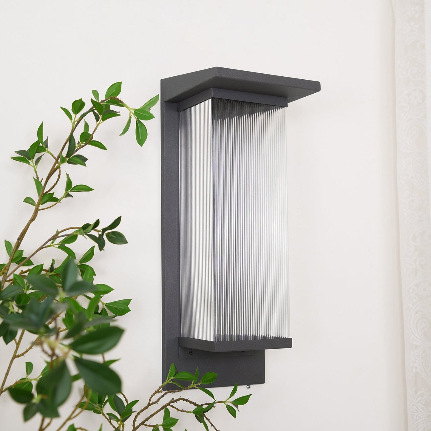 Oleron Outdoor Wall Light – Minimalist Design for Elegant Spaces 4