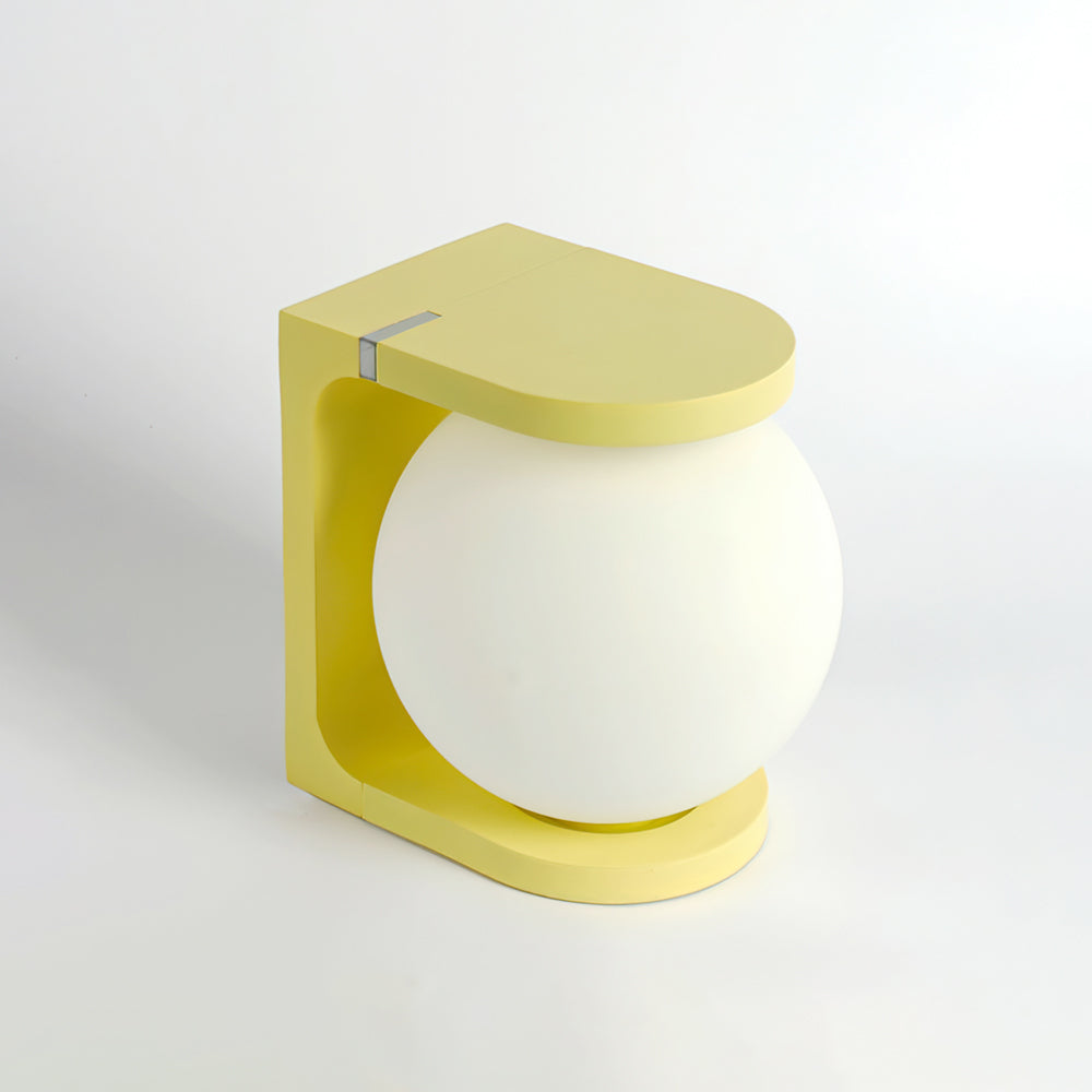 Plat Table Lamp – Sleek Style with Wireless Functionality 10