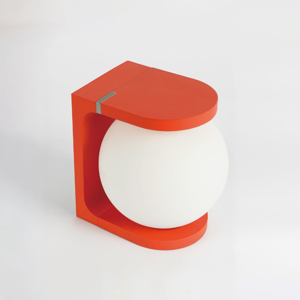 Plat Table Lamp – Sleek Style with Wireless Functionality 9