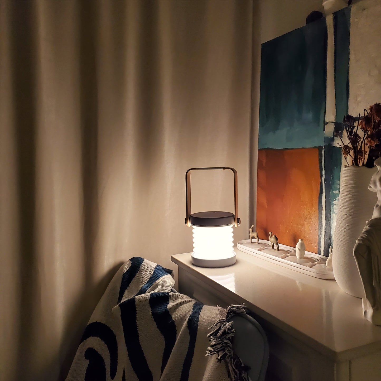 Portable Lantern Table Lamp – Charming Glow for Relaxed Evenings 4