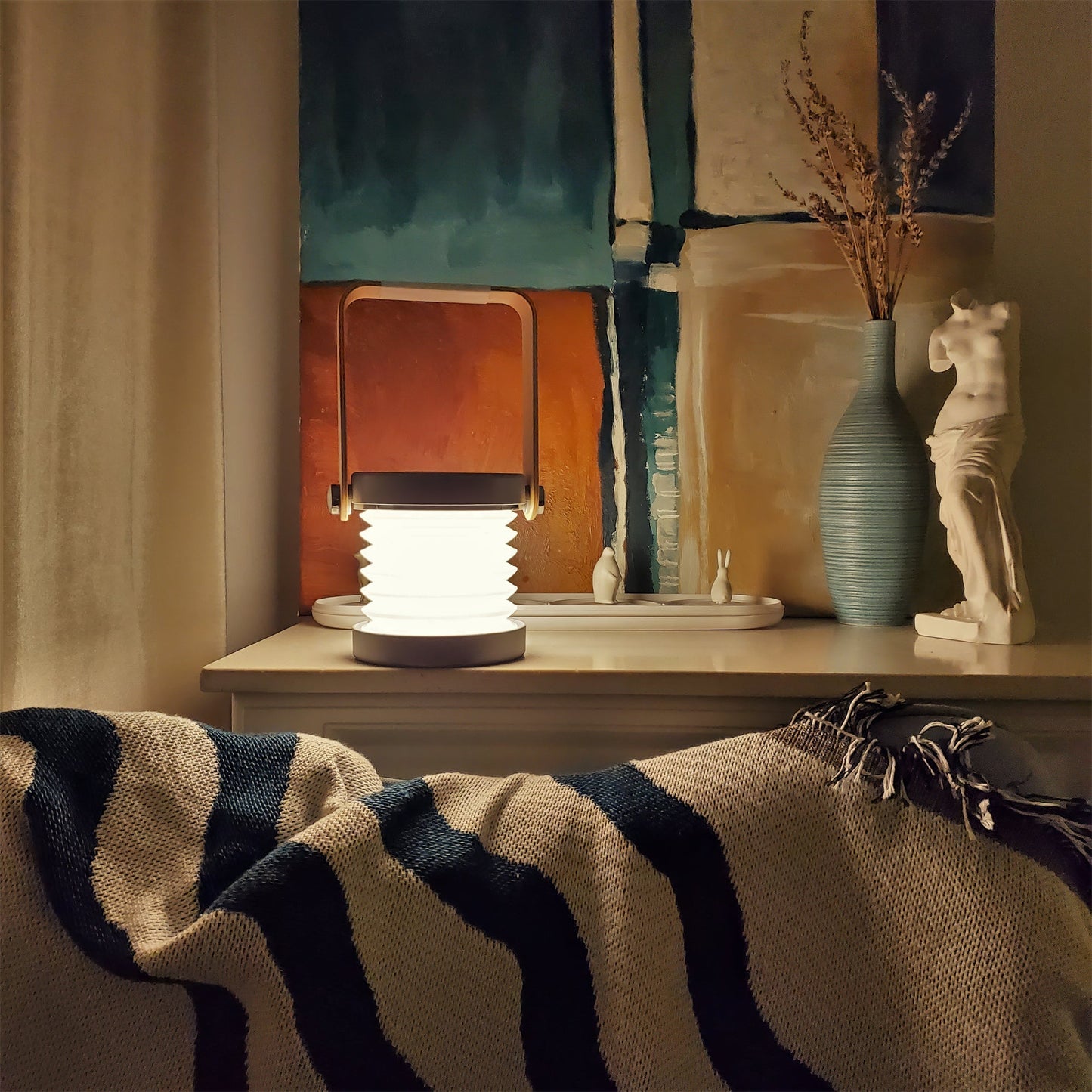 Portable Lantern Table Lamp – Charming Glow for Relaxed Evenings 8