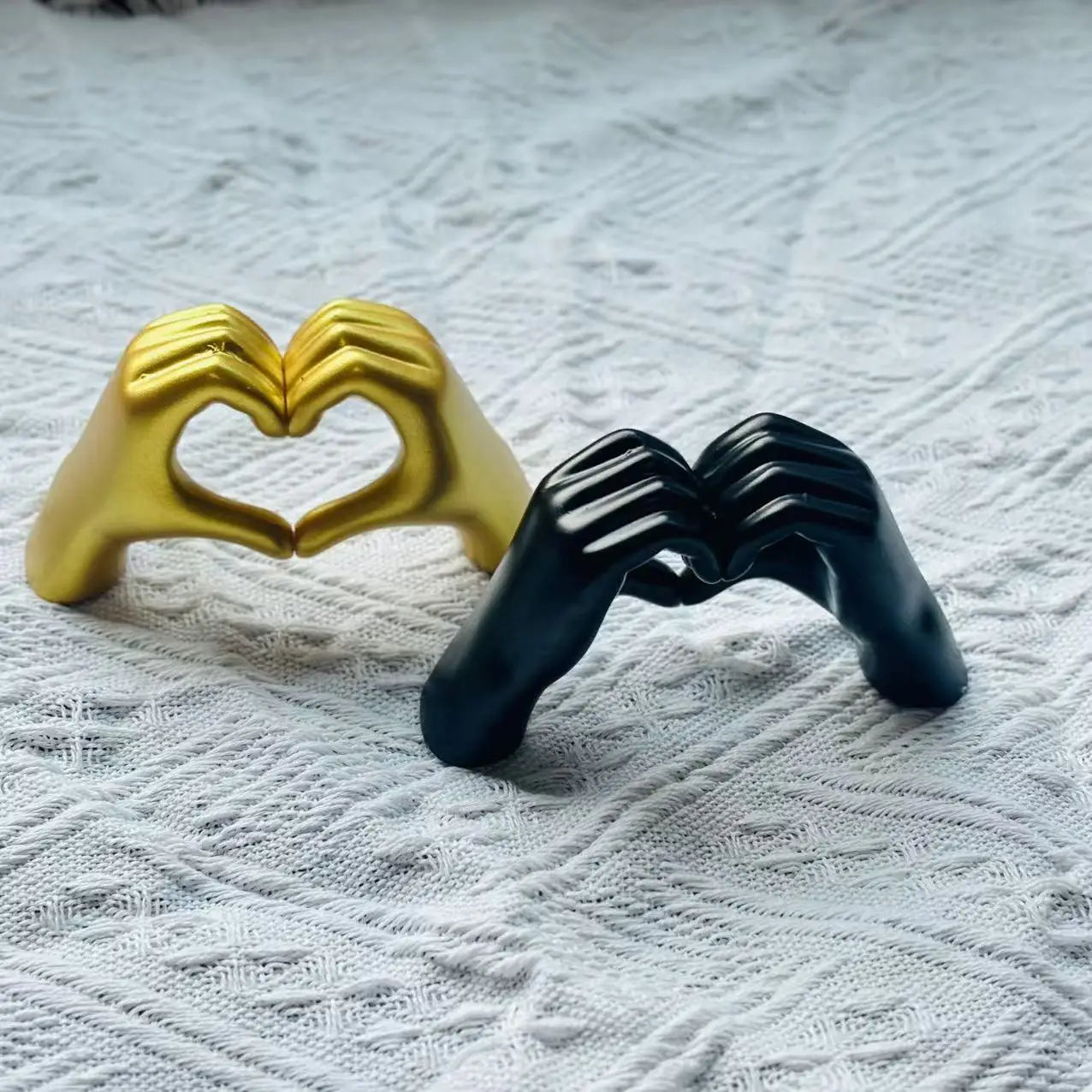 Resin Love Gesture Statues – Unique Art Piece for Serene Spaces 6