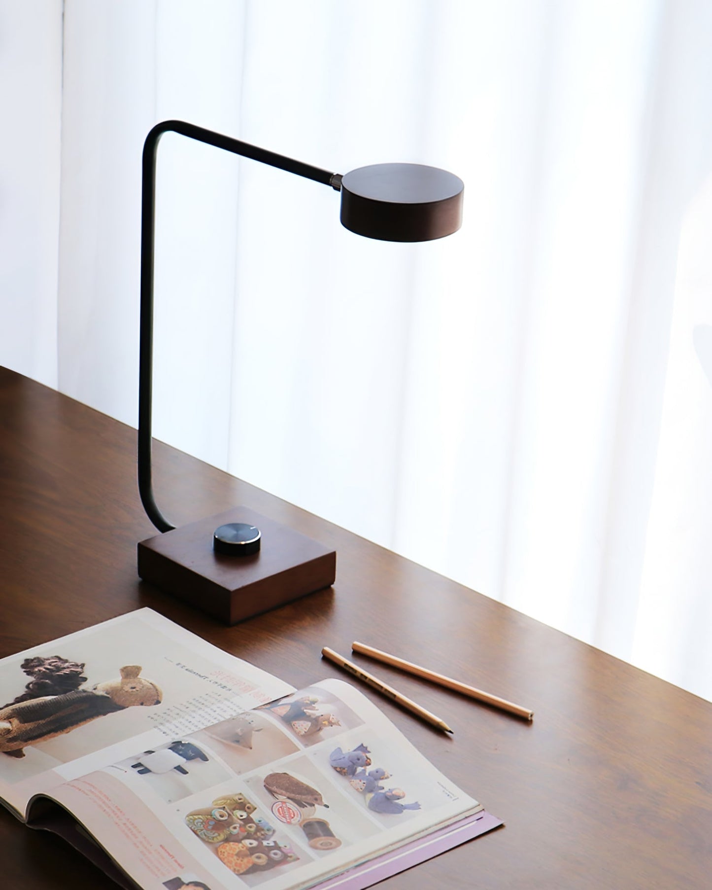 Rondo Table Lamp – Stylish Accent for Modern Decor 8
