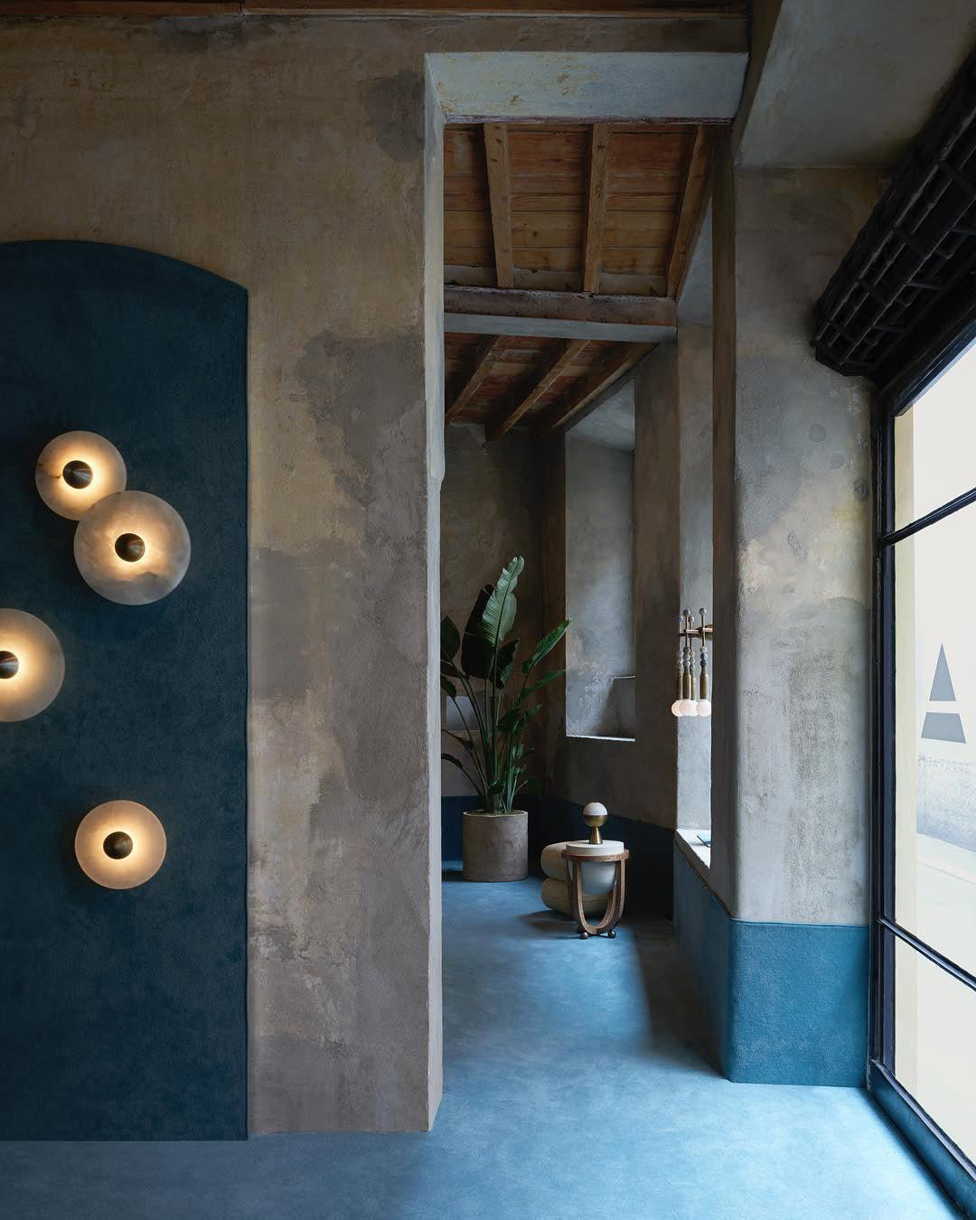 Round Alabaster Wall Lamp – Timeless Elegance with Soft Illumination 5