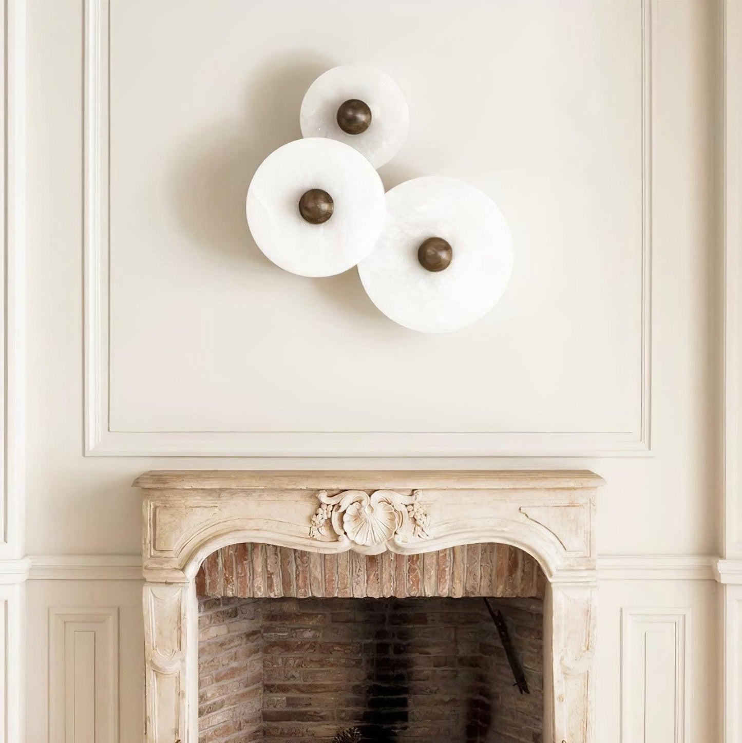 Round Alabaster Wall Light – Elegant Glow for Timeless Ambiance 4