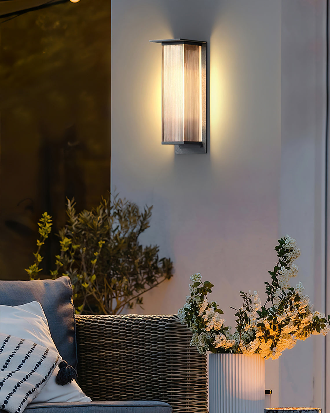Serano Box Outdoor Wall Lamp – Elegant Design for Modern Spaces 4