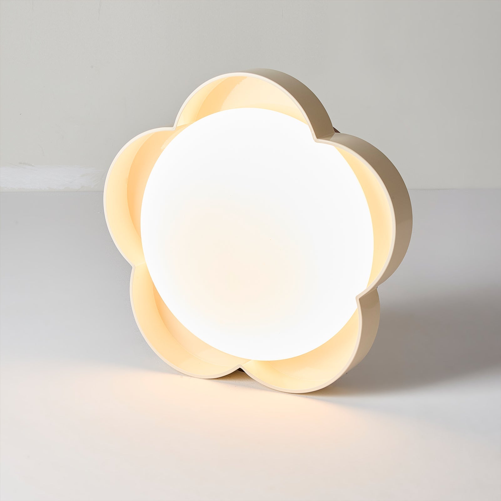 Sika Ceiling Lamp – Nature-Inspired Glow for Cozy Spaces 3
