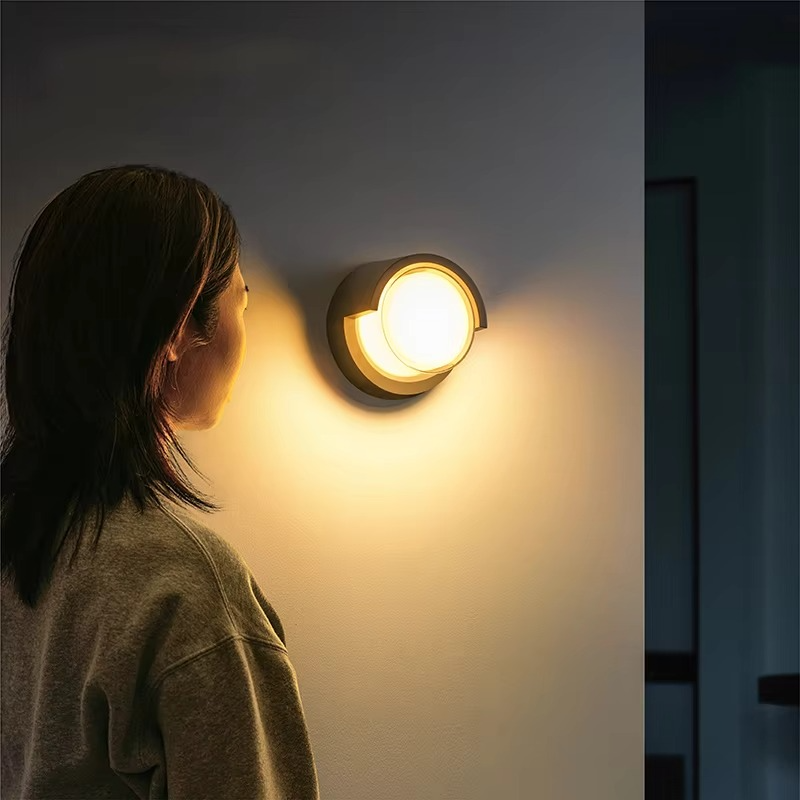 Solvena Outdoor Wall Lamp – Elegant Illumination for Any Space 6