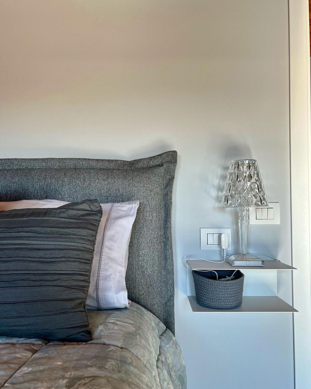 Sparkle Glam Table Lamp – Elegant Touch for Cozy Spaces 7