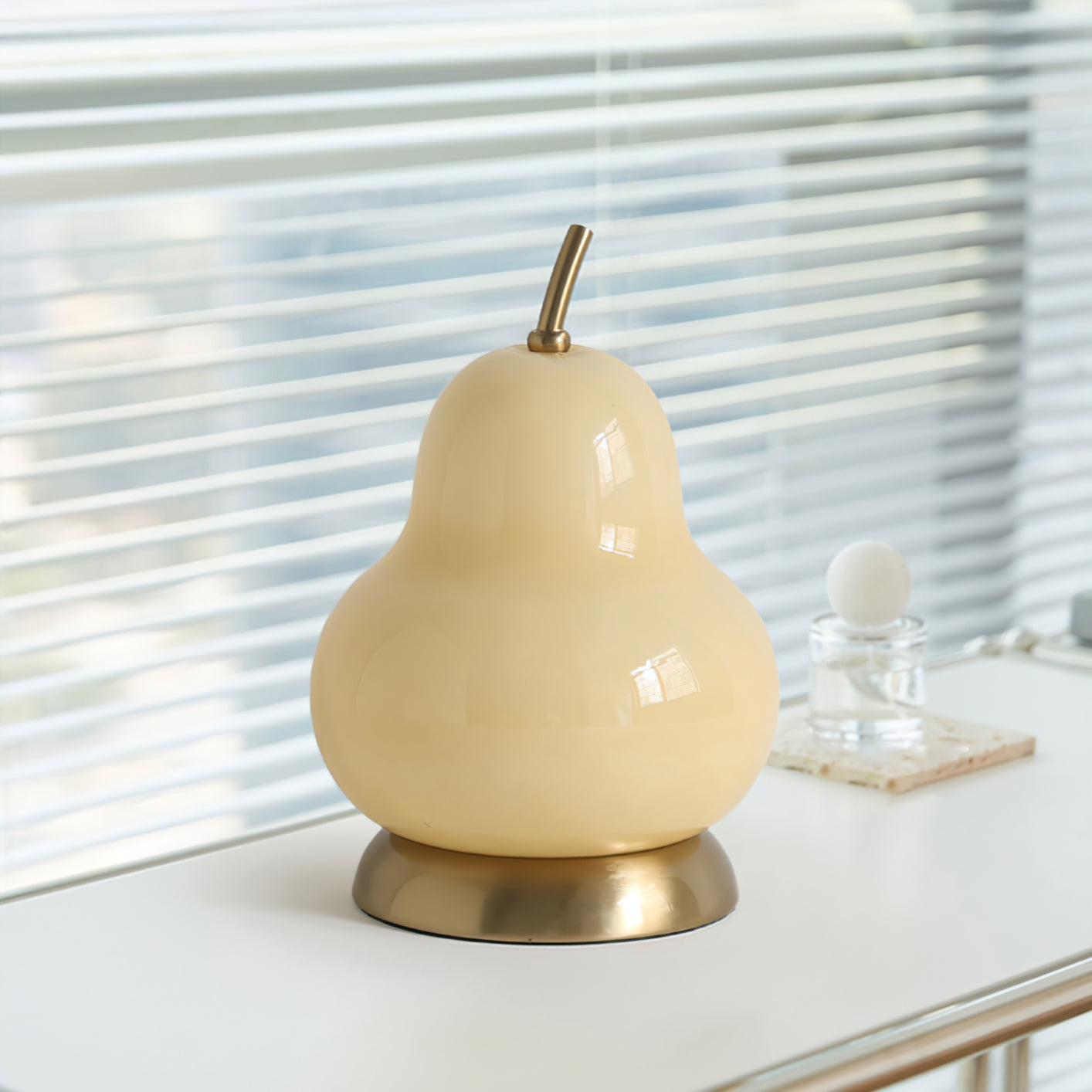 Table Lamp Made of Pear Glass – Stylish Illumination for Cozy Rooms 2