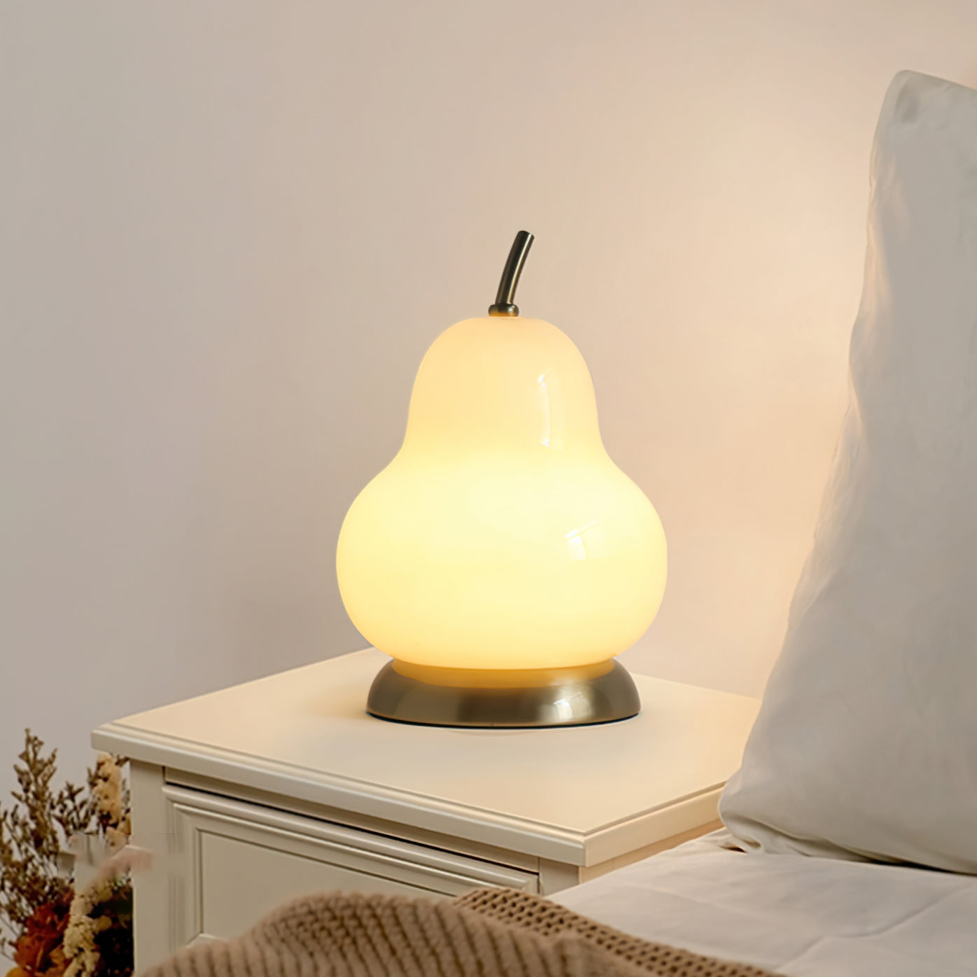 Table Lamp Made of Pear Glass – Stylish Illumination for Cozy Rooms 5