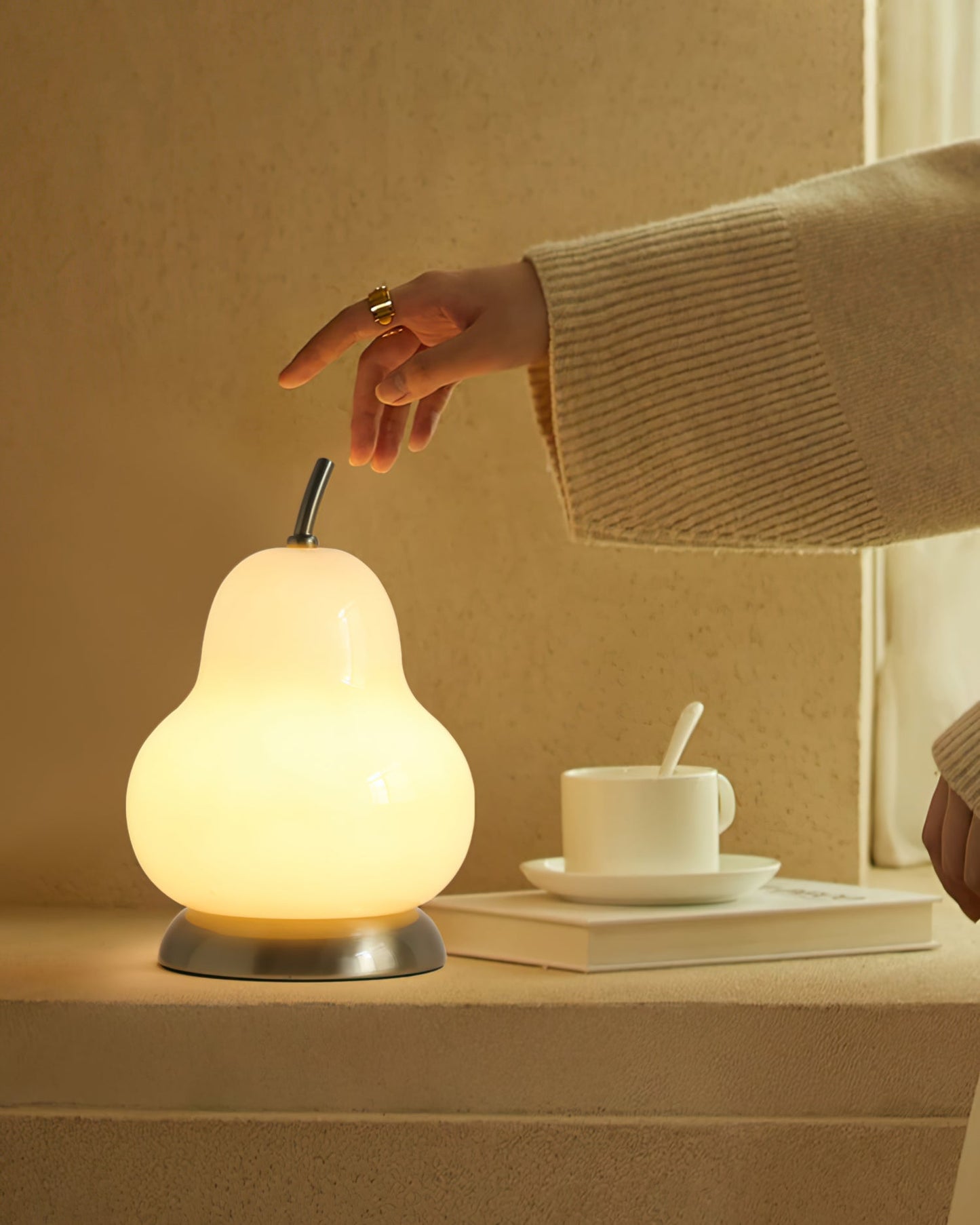 Table Lamp Made of Pear Glass – Stylish Illumination for Cozy Rooms 8
