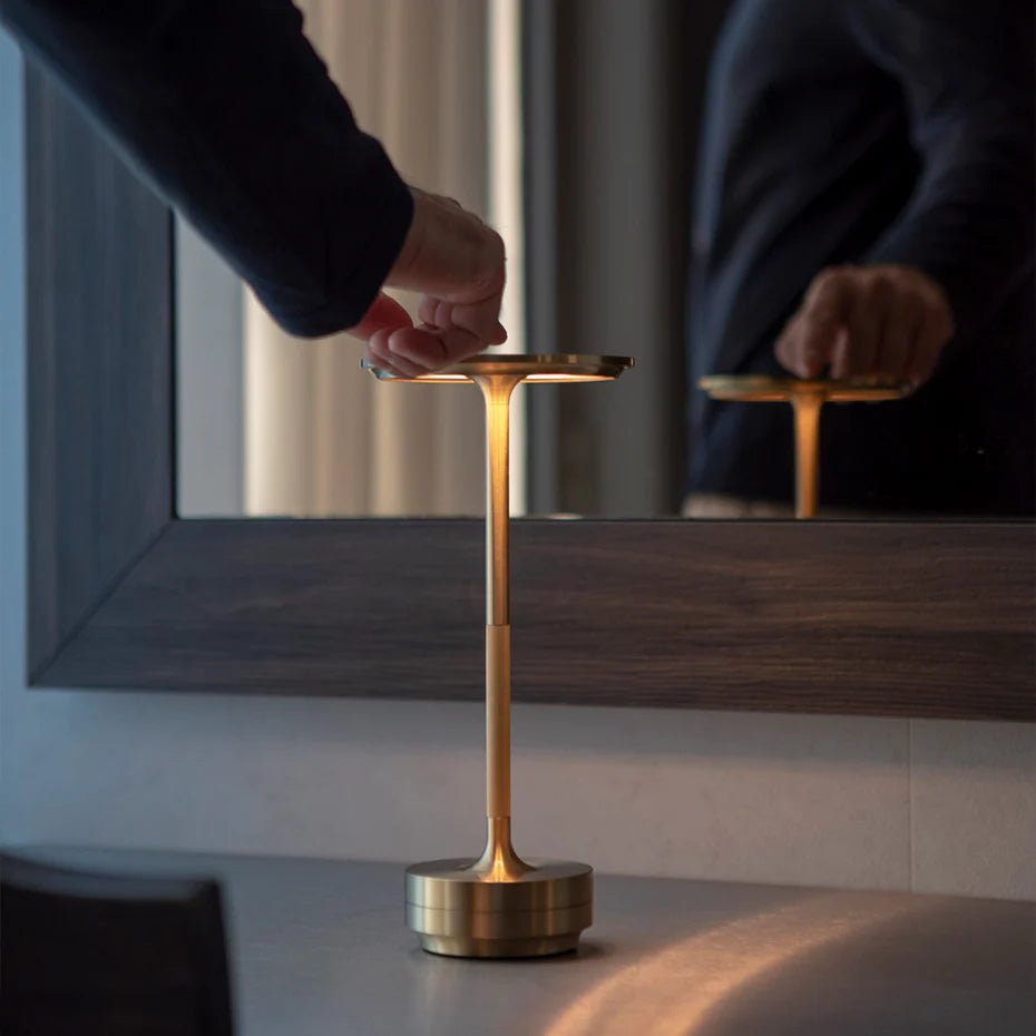 Tap-Retro Table Lamp – Wireless Elegance for Any Space 2