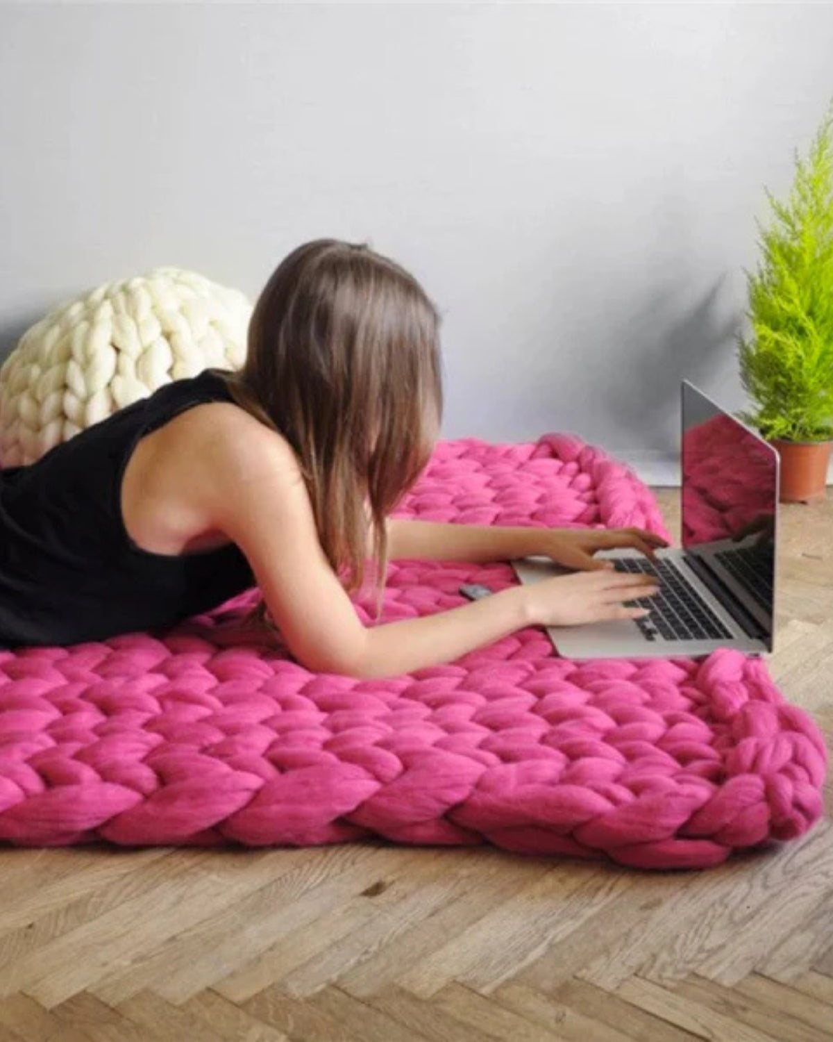 The Majestic Knitting Plant – Elegant Handmade Ceiling Blanket for Ultimate Relaxation 15