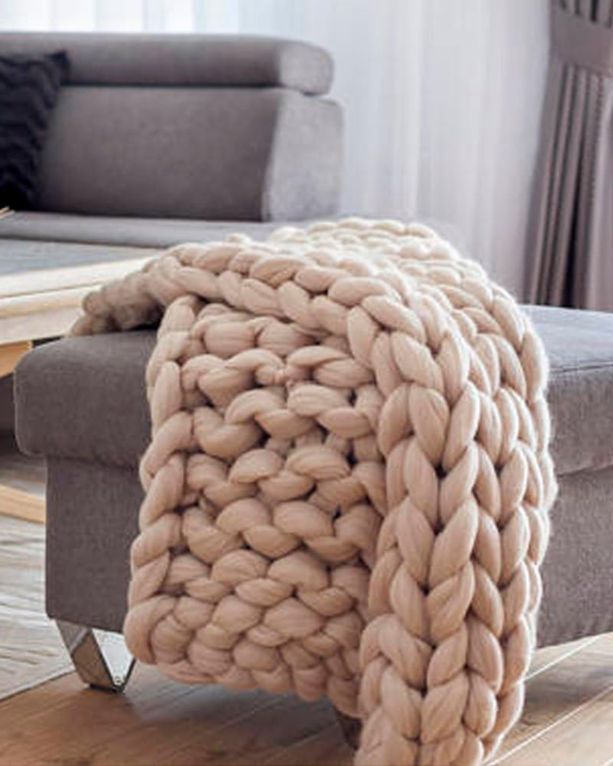 The Majestic Knitting Plant – Elegant Handmade Ceiling Blanket for Ultimate Relaxation 3