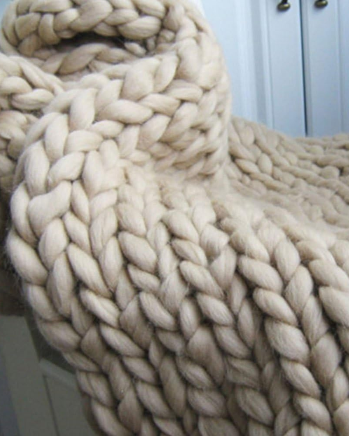 The Majestic Knitting Plant – Elegant Handmade Ceiling Blanket for Ultimate Relaxation 4