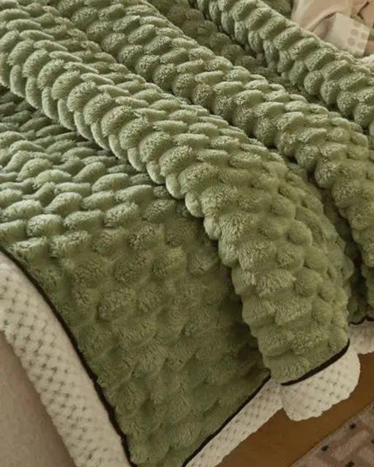 Tranquille Haven Plaid – Luxurious Comfort for Serene Spaces 11