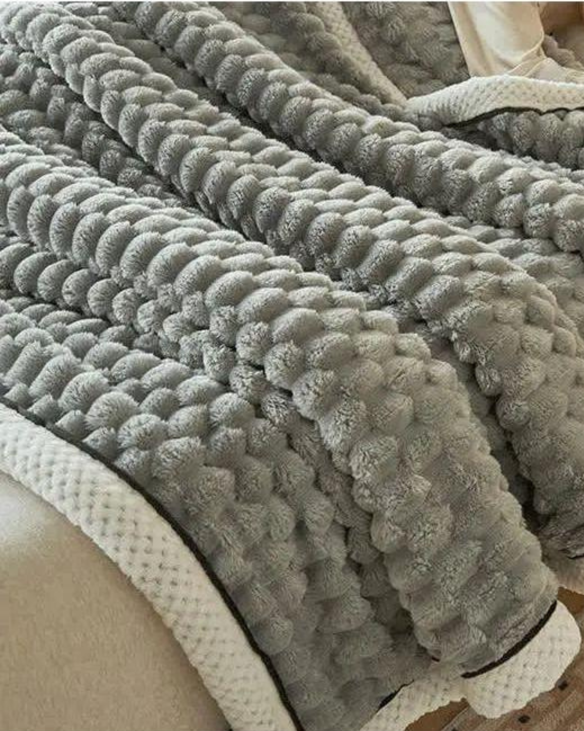 Tranquille Haven Plaid – Luxurious Comfort for Serene Spaces 14