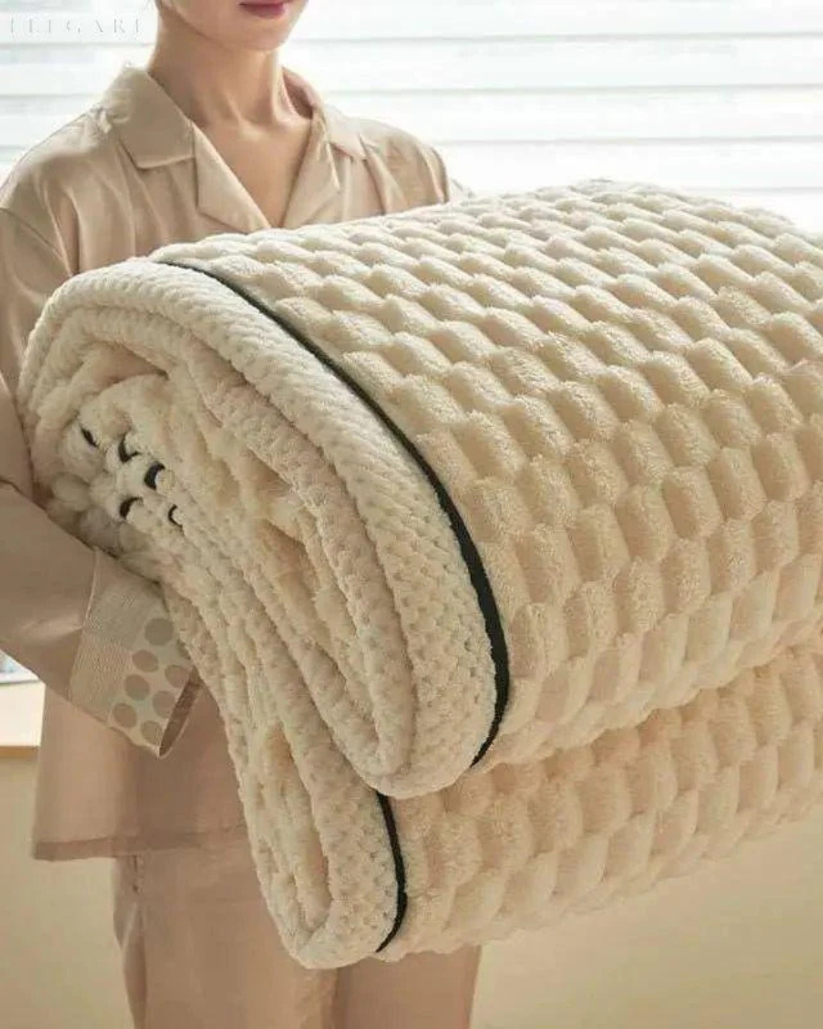 Tranquille Haven Plaid – Luxurious Comfort for Serene Spaces 6