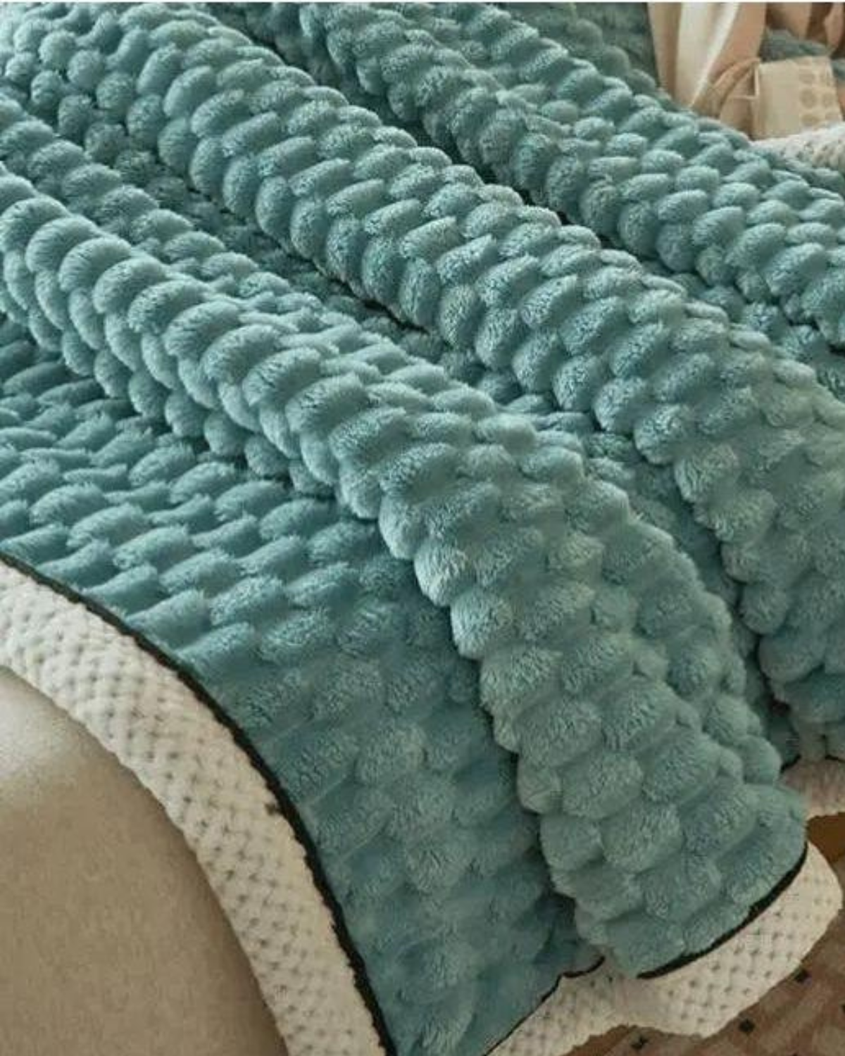 Tranquille Haven Plaid – Luxurious Comfort for Serene Spaces 9