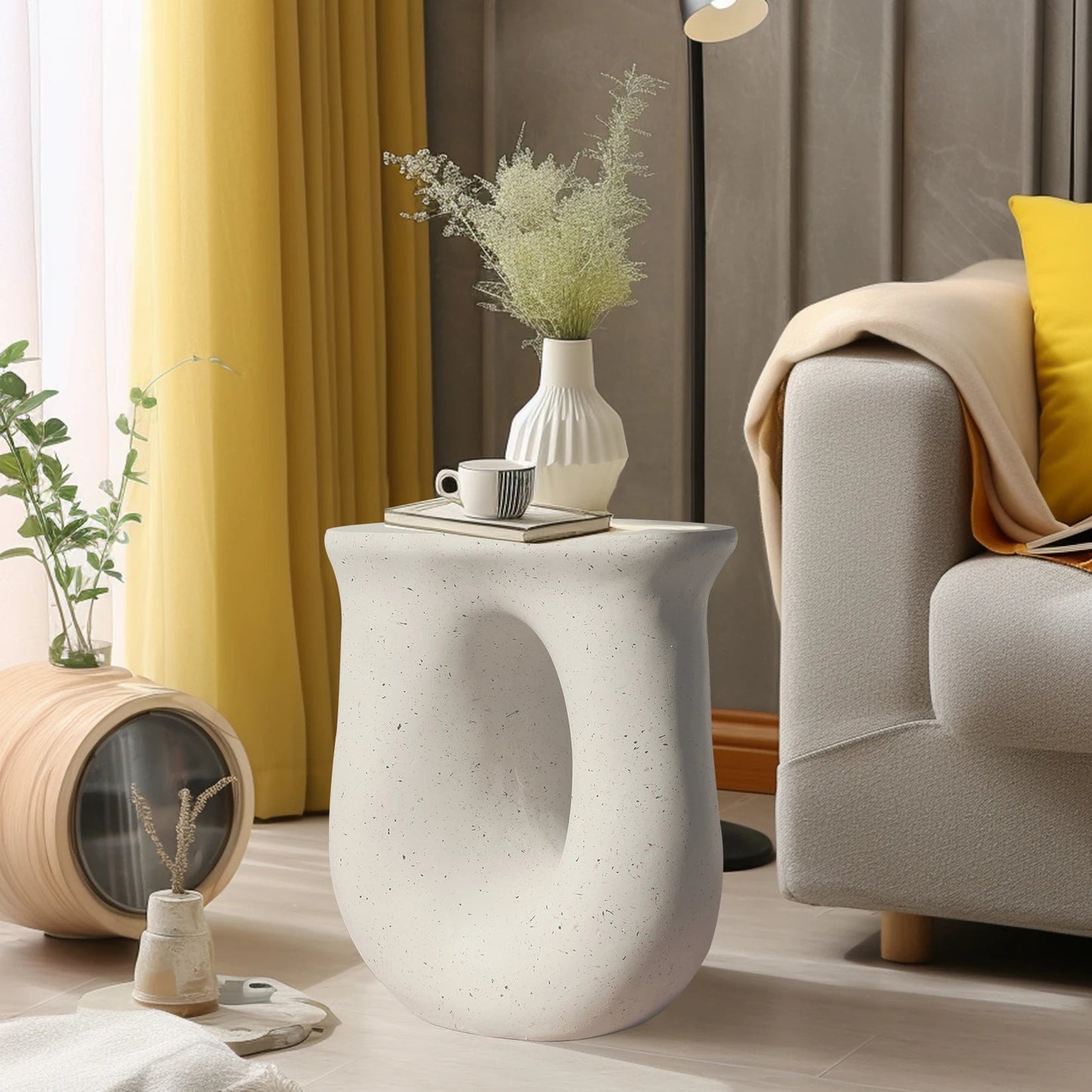 U-Shaped Geometric Side Table – Stylish Design for Indoor and Outdoor Use 3