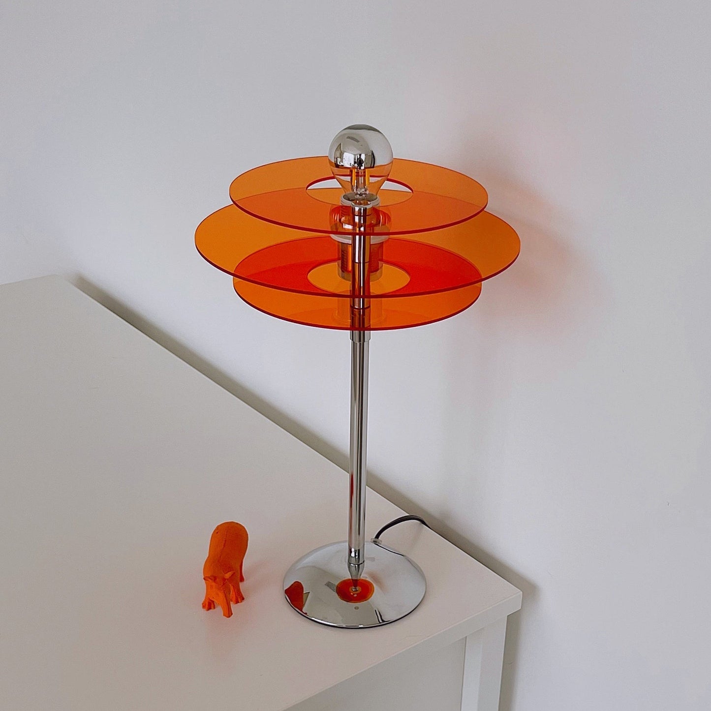 UFO Table Lamp – Modern Design with Elegant Glow 2