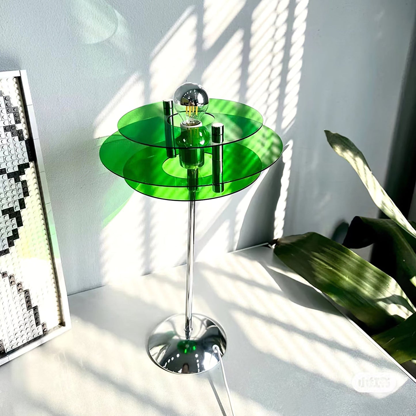 UFO Table Lamp – Modern Design with Elegant Glow 3