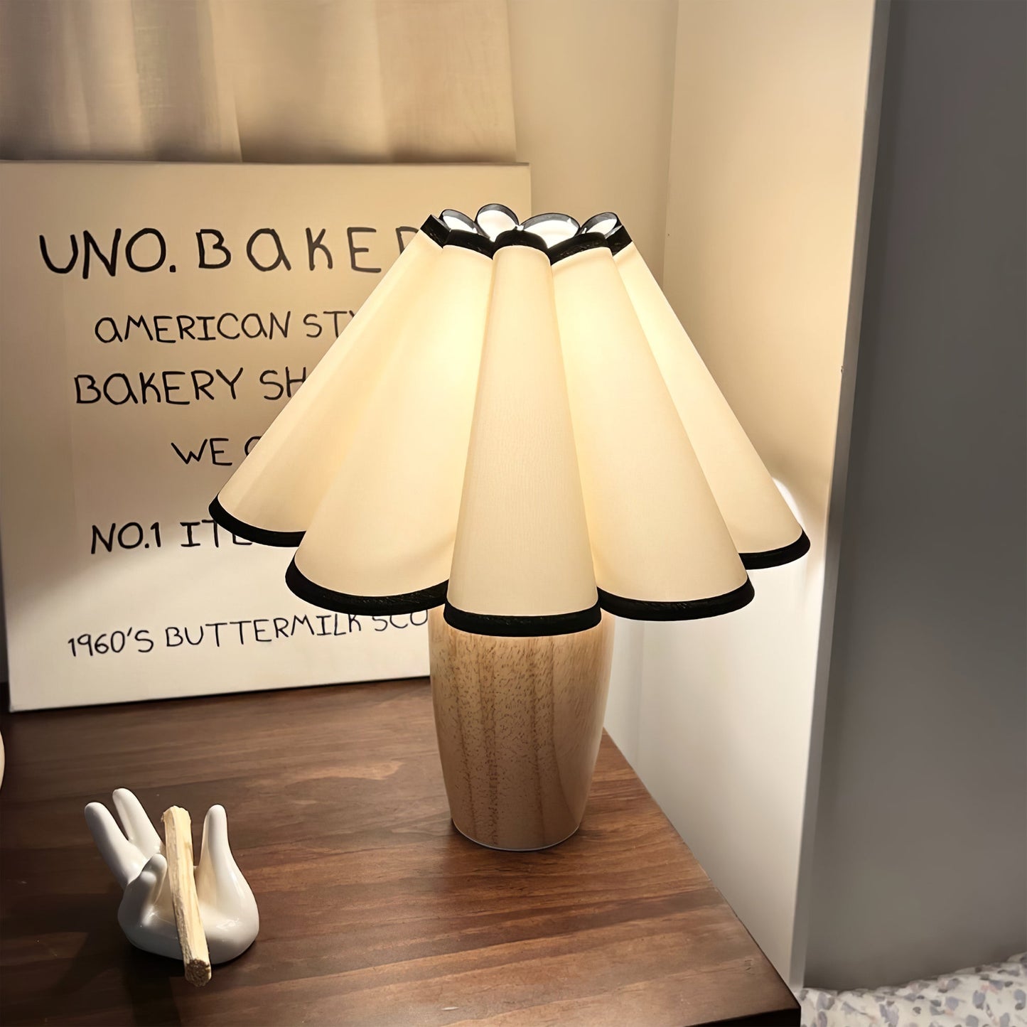 Vintage Fluted Table Lamp – Sophisticated Style with Warm Glow 2