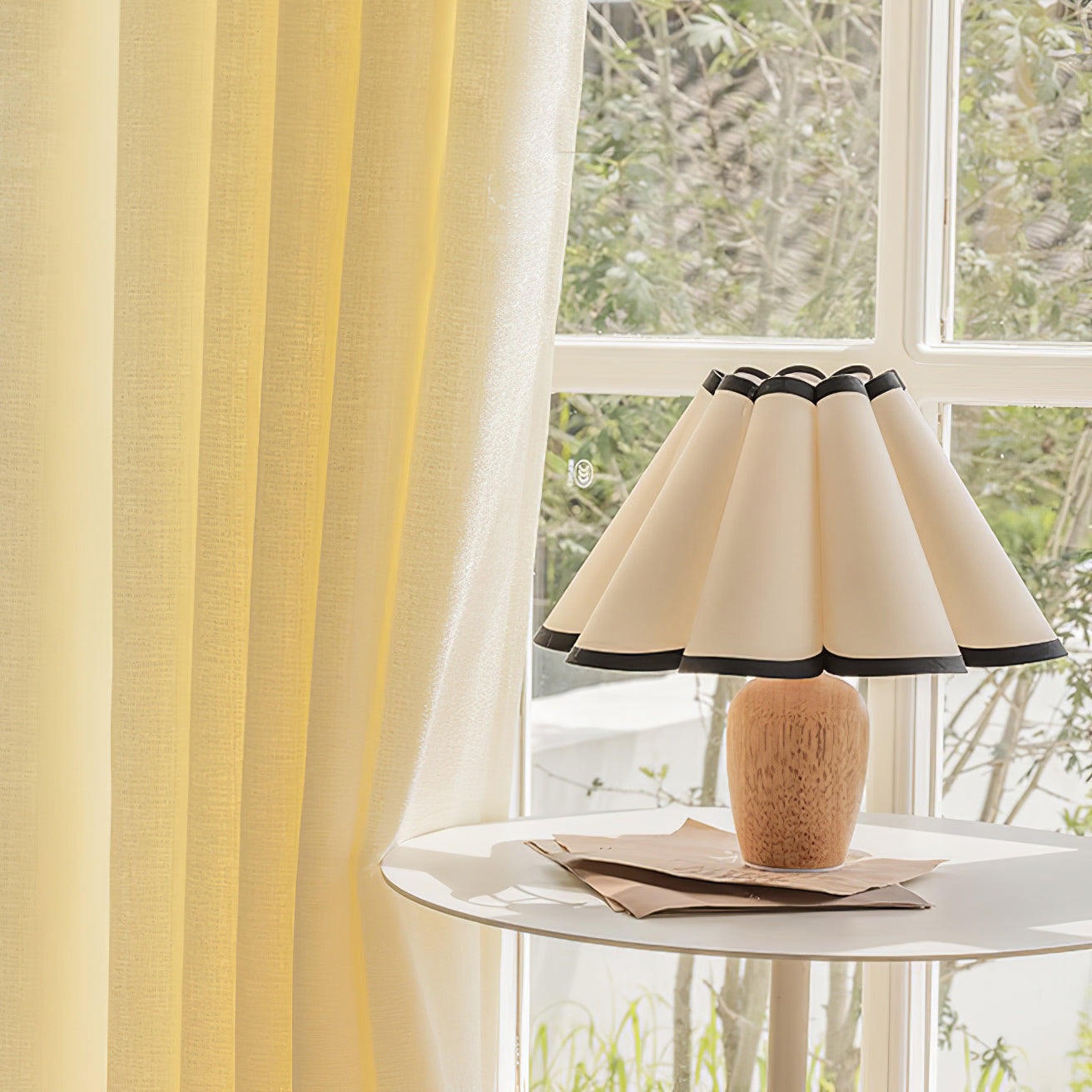 Vintage Fluted Table Lamp – Sophisticated Style with Warm Glow 4