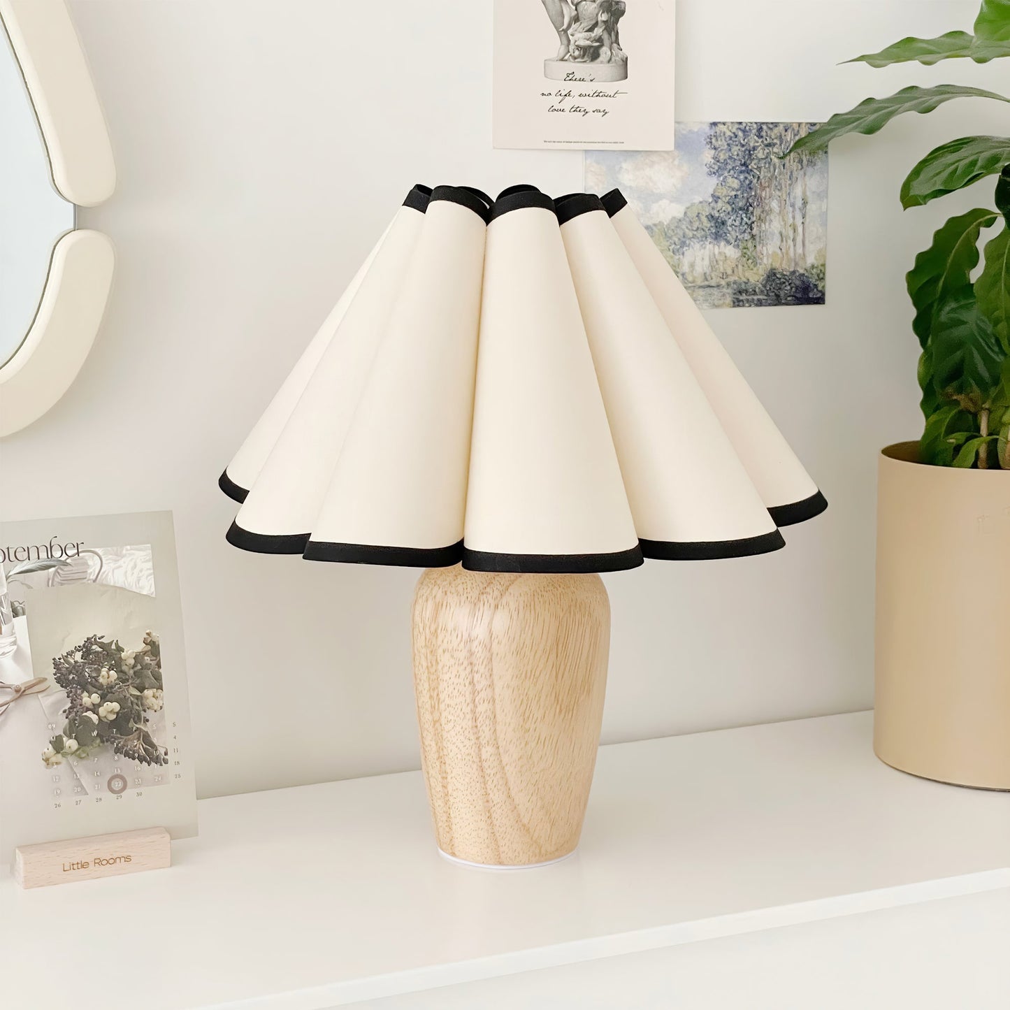 Vintage Fluted Table Lamp – Sophisticated Style with Warm Glow 5