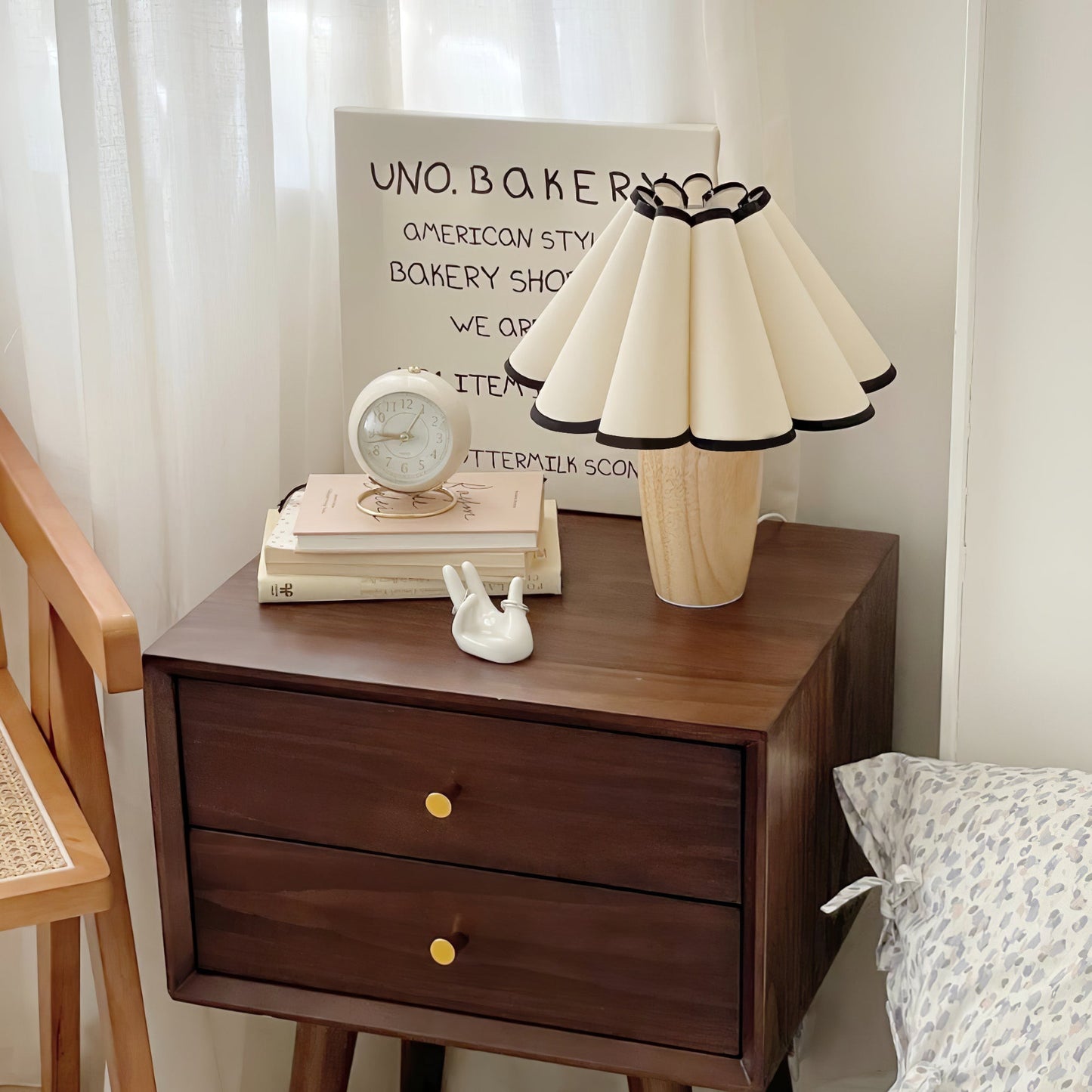 Vintage Fluted Table Lamp – Sophisticated Style with Warm Glow 6