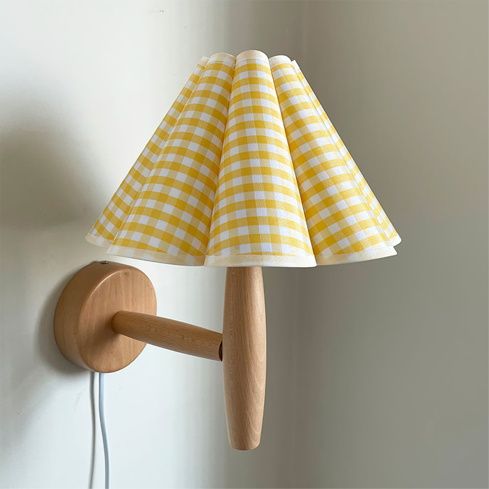 Vintage Fluted Wall Sconce – Elegant Illumination with Nostalgic Flair 11