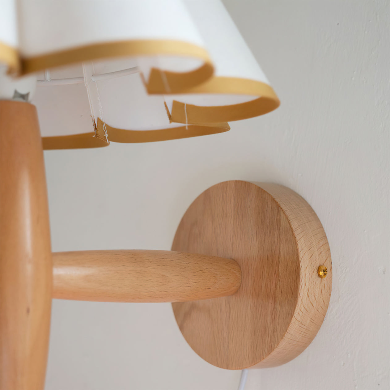 Vintage Fluted Wall Sconce – Elegant Illumination with Nostalgic Flair 3