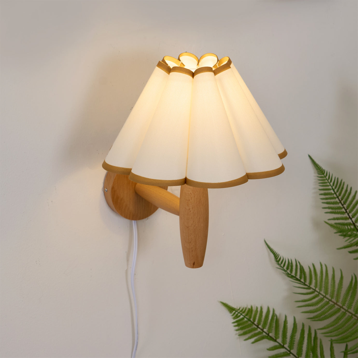 Vintage Fluted Wall Sconce – Elegant Illumination with Nostalgic Flair 6