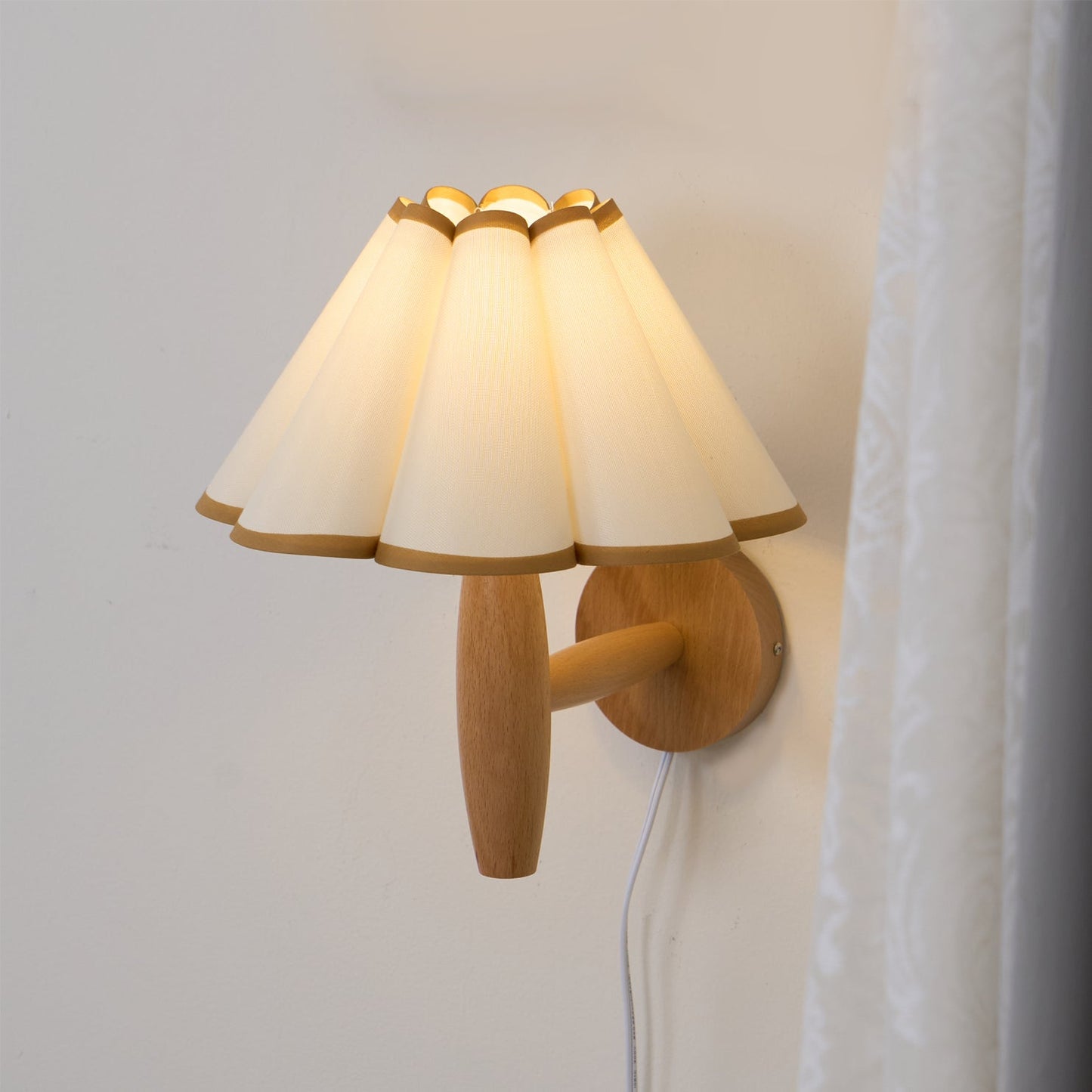Vintage Fluted Wall Sconce – Elegant Illumination with Nostalgic Flair 8