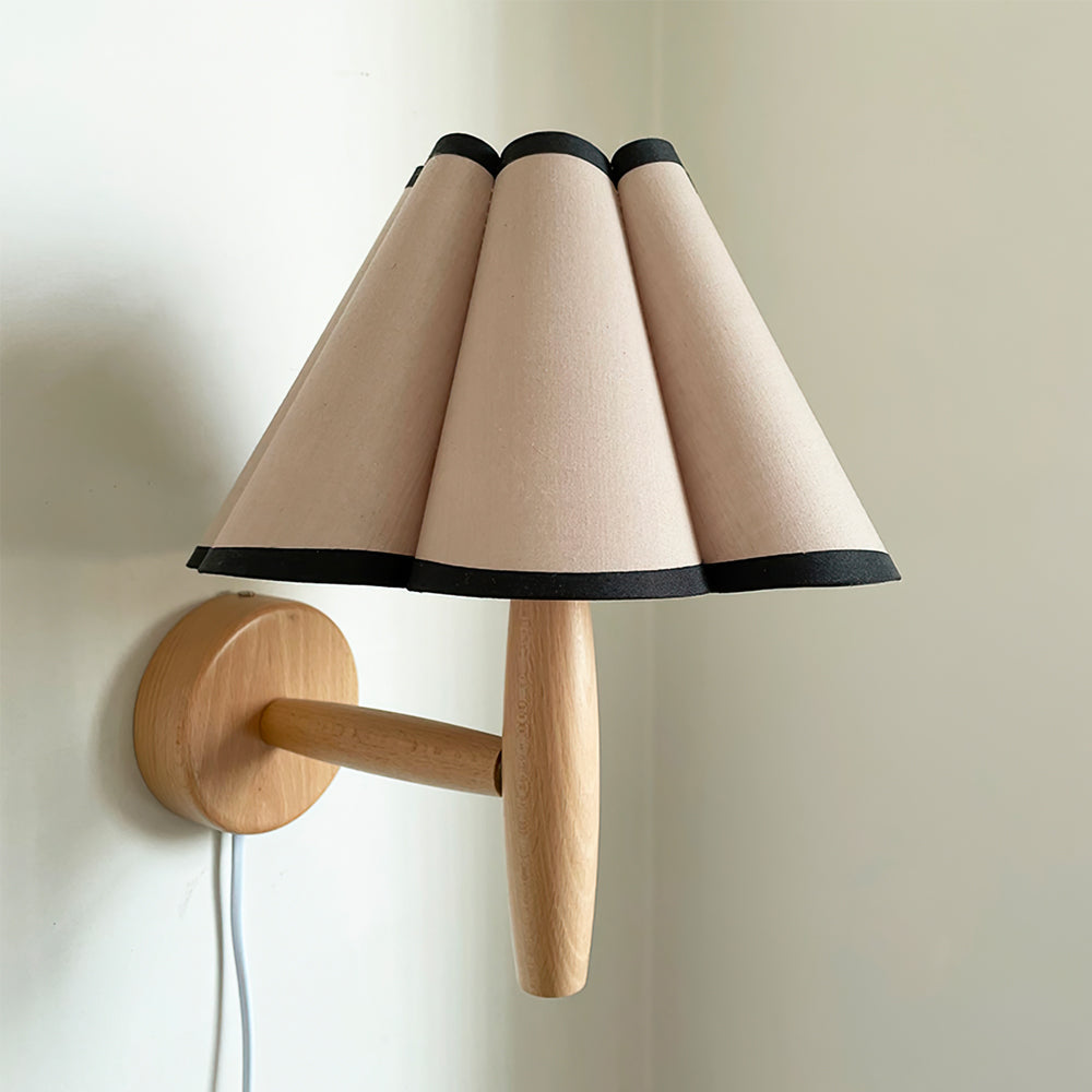 Vintage Fluted Wall Sconce – Elegant Illumination with Nostalgic Flair 9