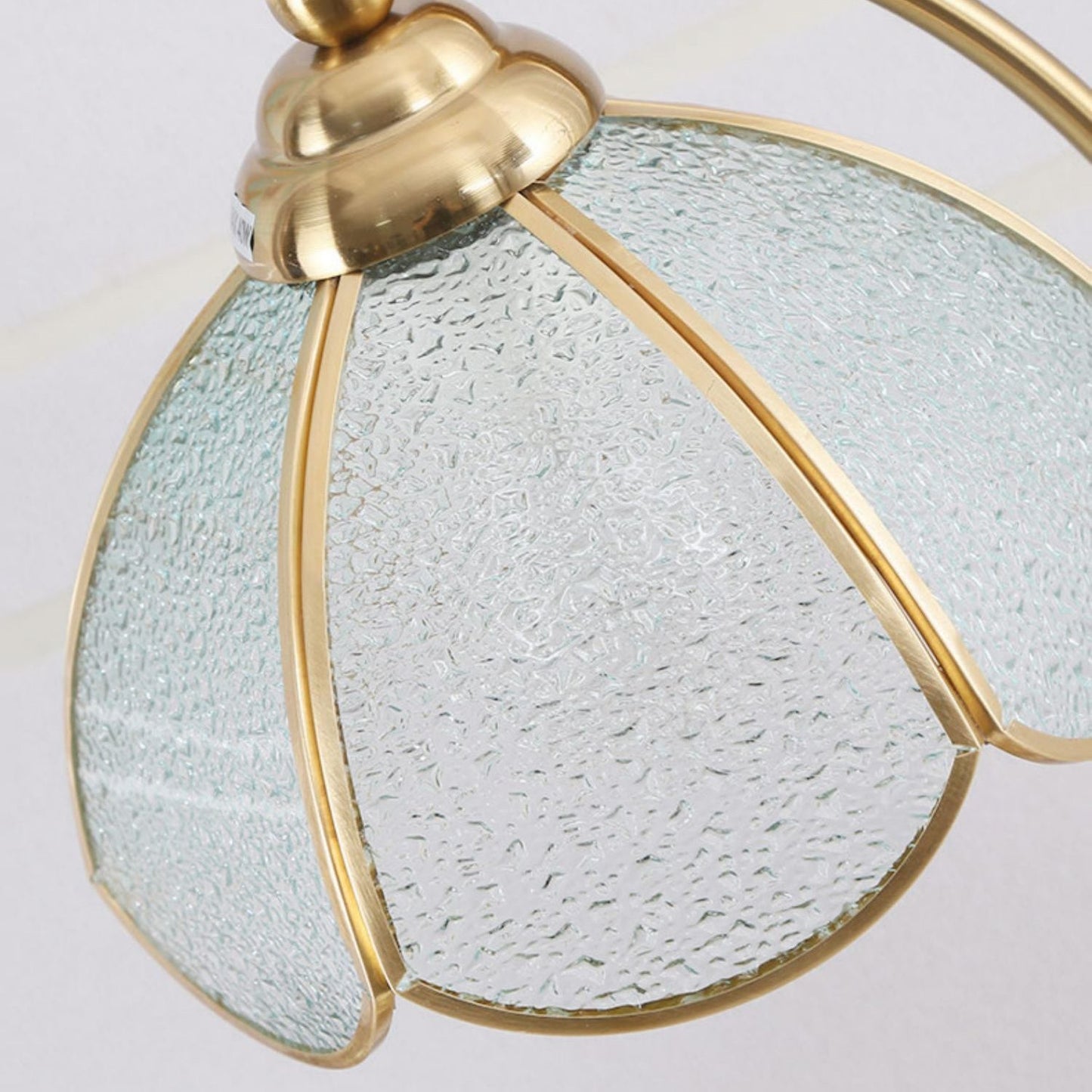 Vintage Tiffany Table Lamp – Timeless Floral Elegance for Cozy Ambiance 4