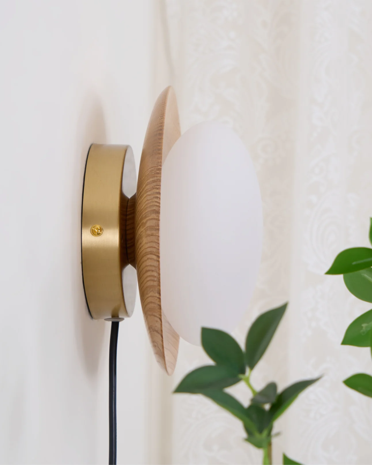 Wall Lamp La Sphère Bois – Natural Wood Design with Soft Glow 8