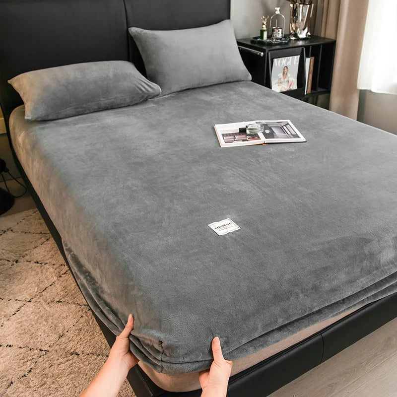 Warm Velvet Fitted Sheet – Luxurious Softness for Cozy Nights 3