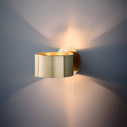 Alecta Wall Lamp Gold – Minimalist Design with Warm Elegance 0