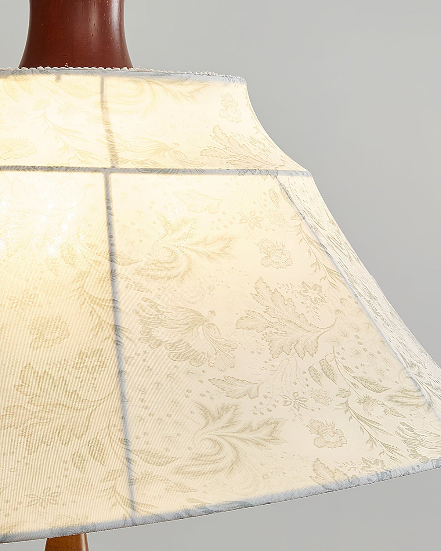 Aurelian Pendant Light – Elegant Fusion of Tradition and Modernity 4