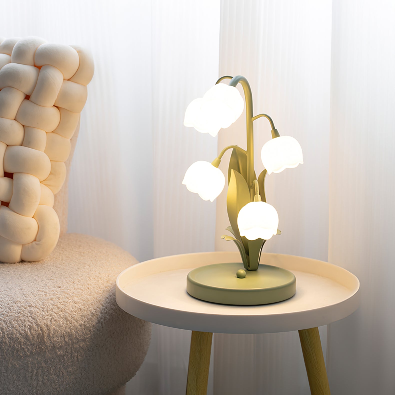 Bell Orchid Table Lamp – Chic Ambiance with Orchid Motif 2
